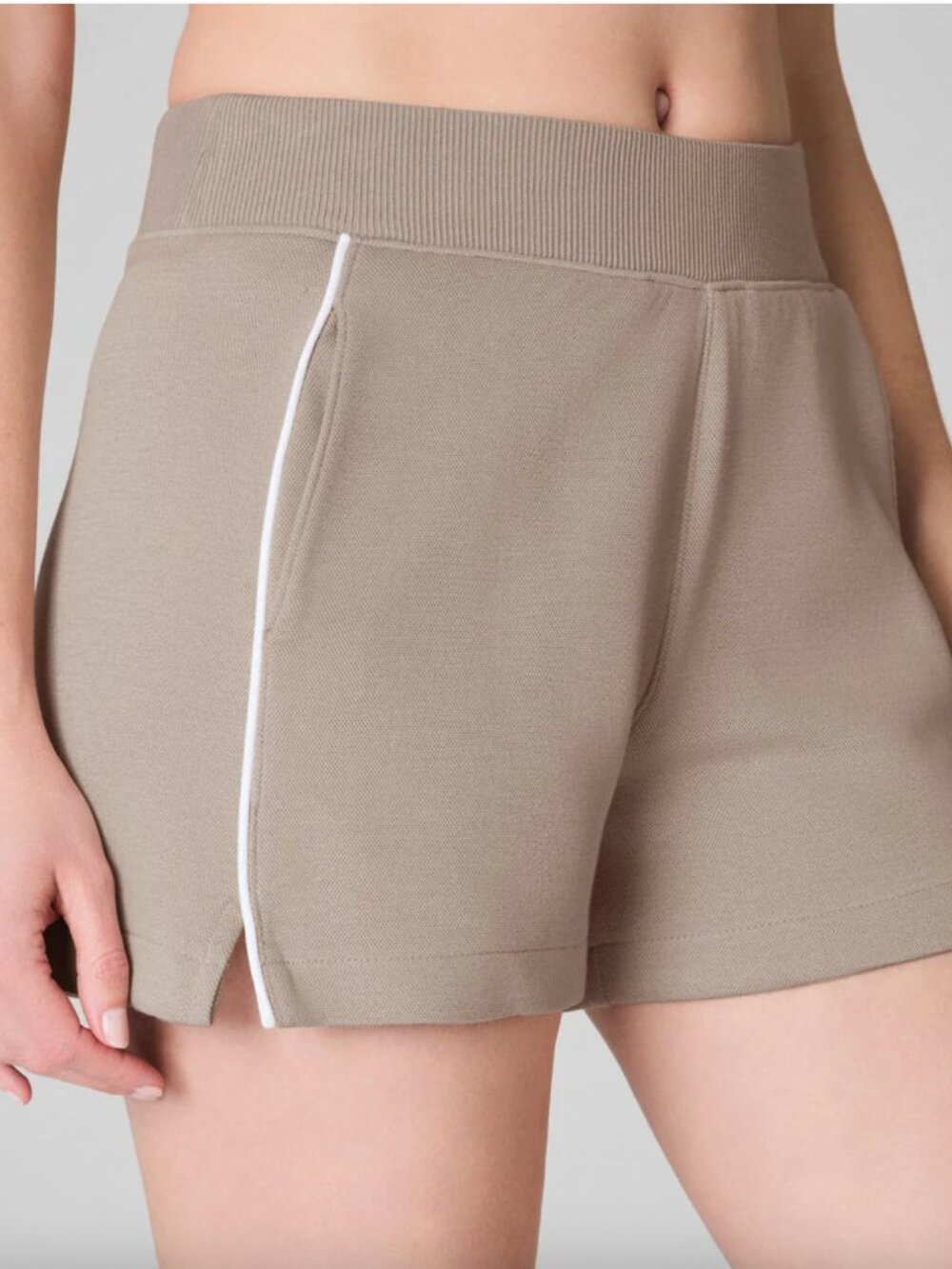 SPANX AirEssentials Pique Short, M, Ashwood